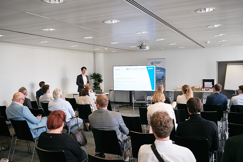 Konferenzraum mit Teilnehmern
