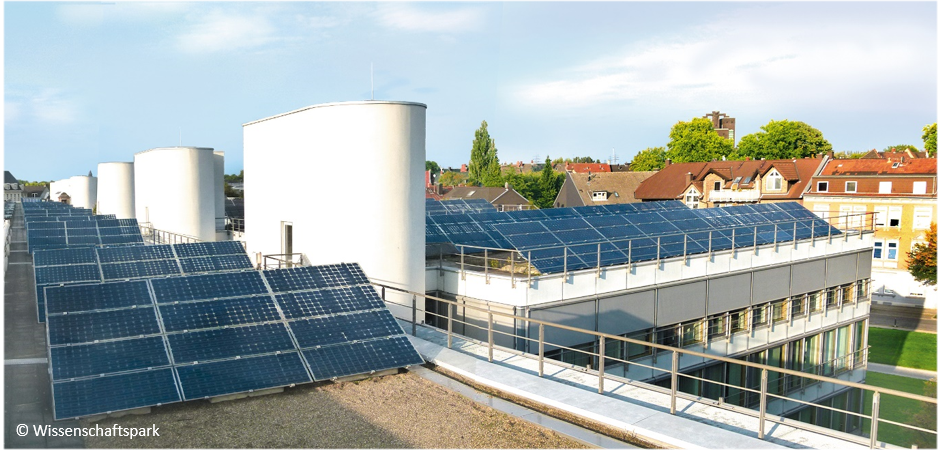 Foto: Auf dem Dach des Wissenschaftsparks steht eine große Photovoltaikanlage.